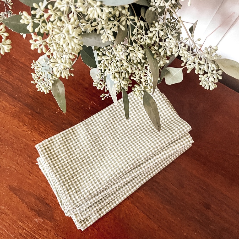 Set of 4 green checked napkins